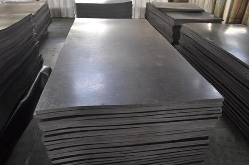 
                橡膠板中的炭黑是什么原因？
            